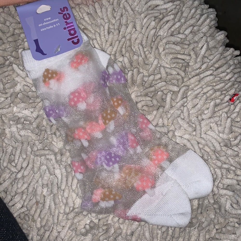 Sheer mushroom pattern crew sock
